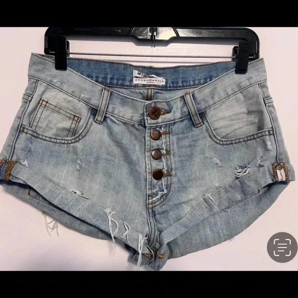 One Teaspoon Bandits Relaxed Fit Long Rise Button Fly Distressed Twist Hem Short - Picture 5 of 5